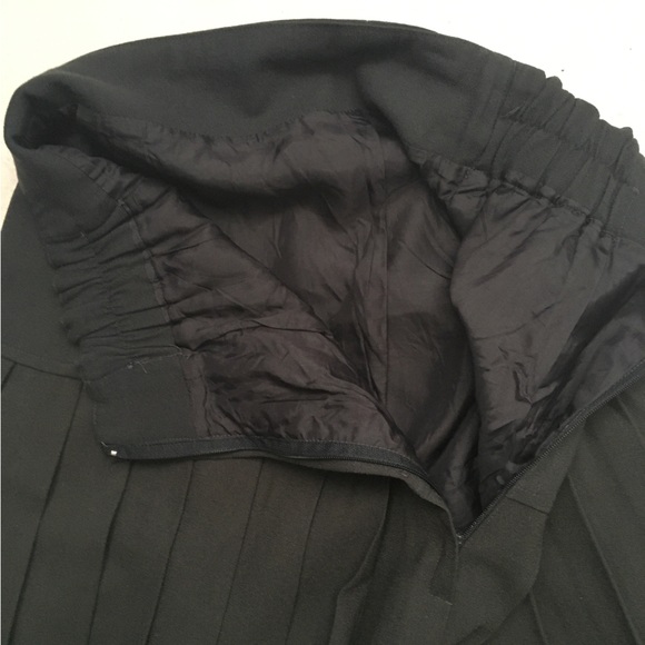 Pleated skirt - Picture 2 of 3